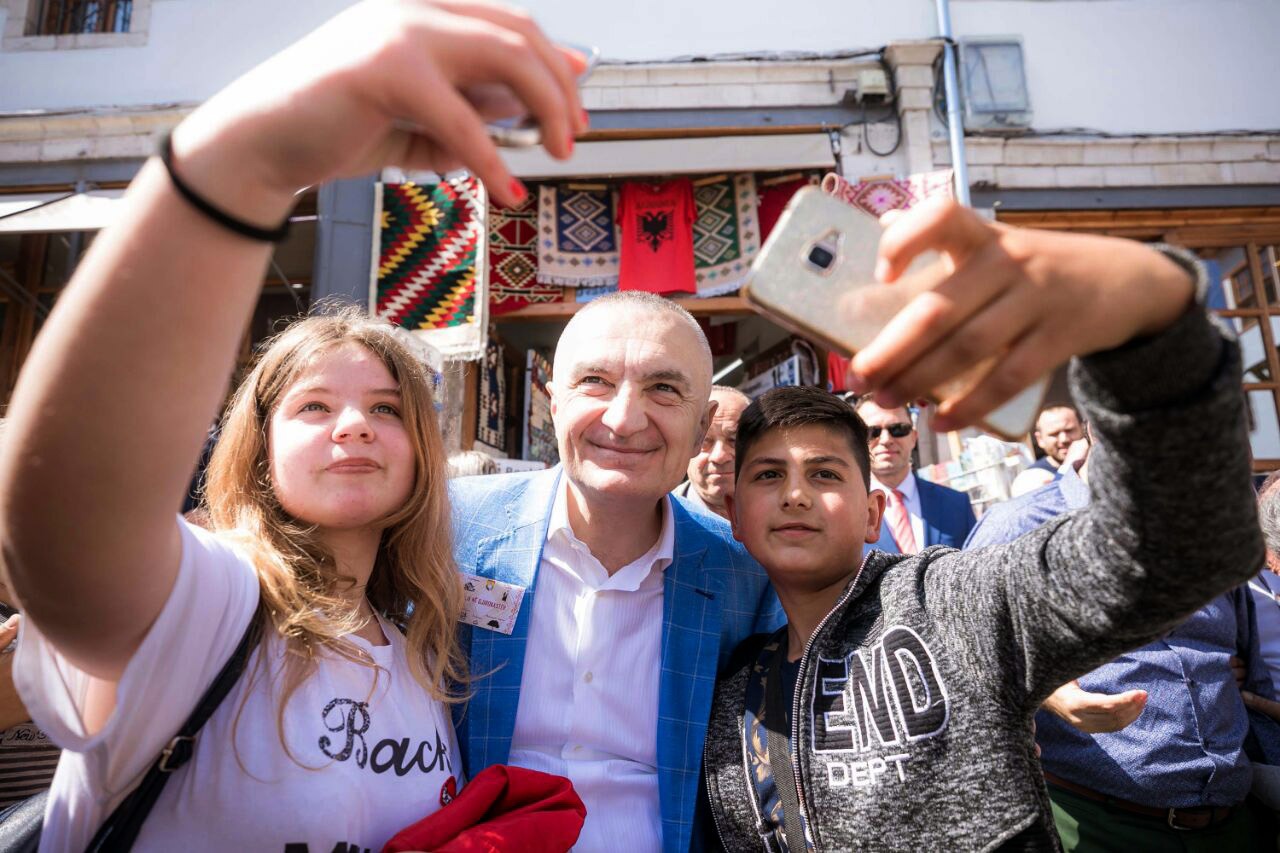 Presidenti Meta viziton qytetin e Gjirokastrës