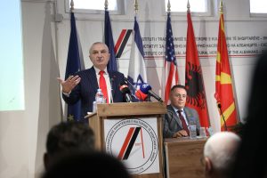 President Meta gives the lecture on “Albanians in the new millennium – challenges and perspectives” at the Institute of Spiritual and Cultural Heritage of Albanians in Skopje: The European Union should offer the “carrot” when needed, but also the “stick” when necessary to all autocrats in the region who bring back topics of the past, as a blackmail, in order to be let comfortably in their autocracy.