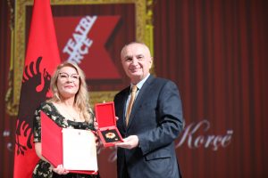 Korçë-Presidenti Meta vlerëson artistë të shquar korçarë dhe Teatrin “Andon Zako Çajupi” të Korçës width=