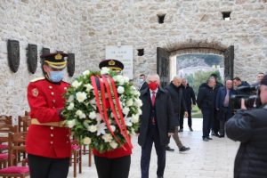 Lezhë-Presidenti Meta bën homazhe te Mauzoleumi i vendprehjes së Heroit tonë Kombëtar, Gjergj Kastrioti Skënderbeut width=