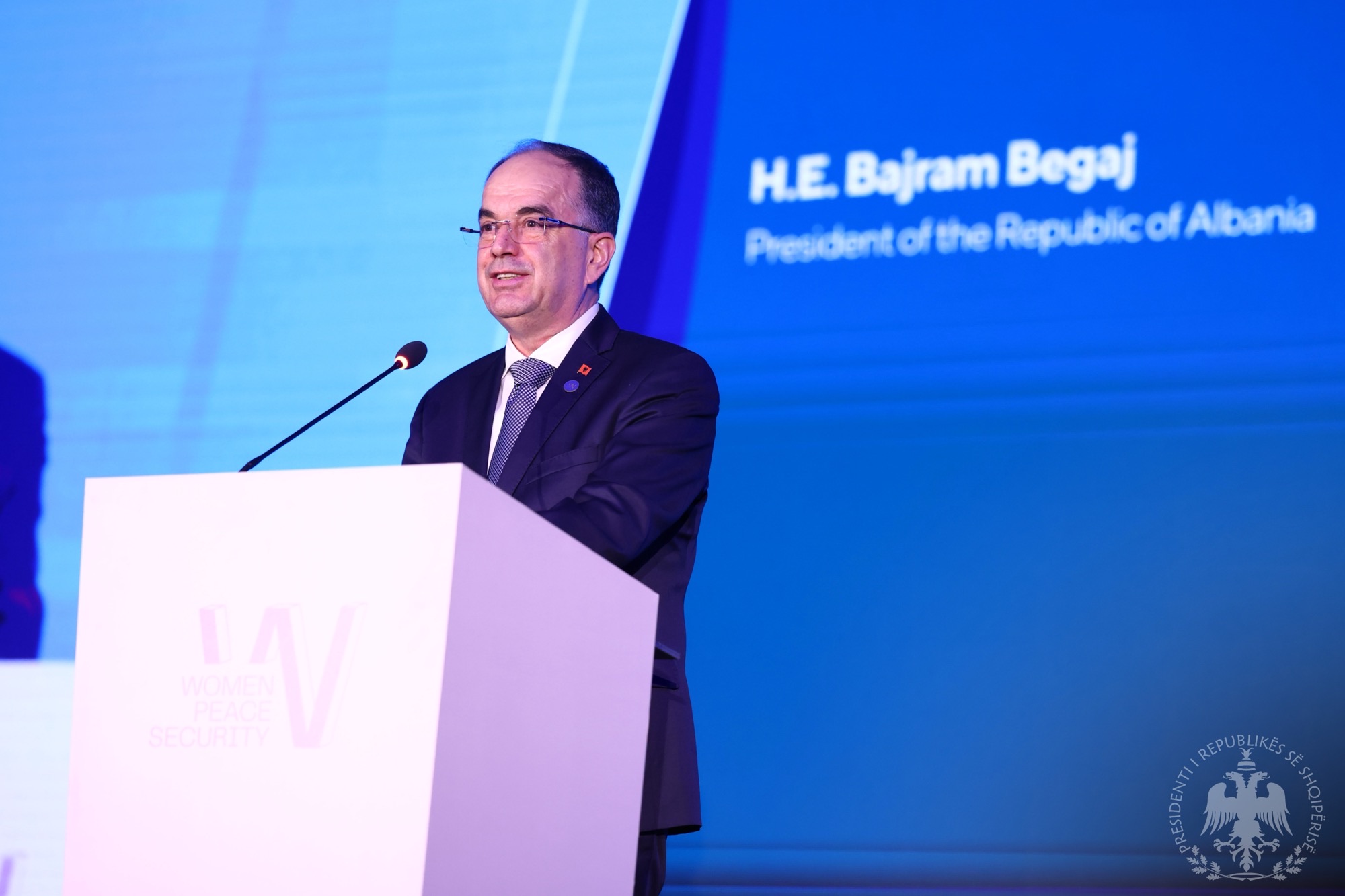 Presidenti Begaj mer pjesë në forumin ndërkombëtar “Gruaja, Paqja dhe Siguria” në Prishtinë