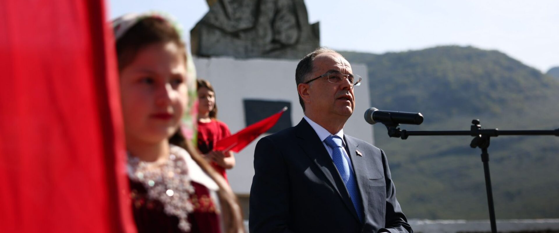 Presidenti i Republikës së Shqipërisë, Sh. T. Z. Bajram Begaj, përkujtoi sot 113-vjetorin e kryengritjes së Malësisë së Madhe